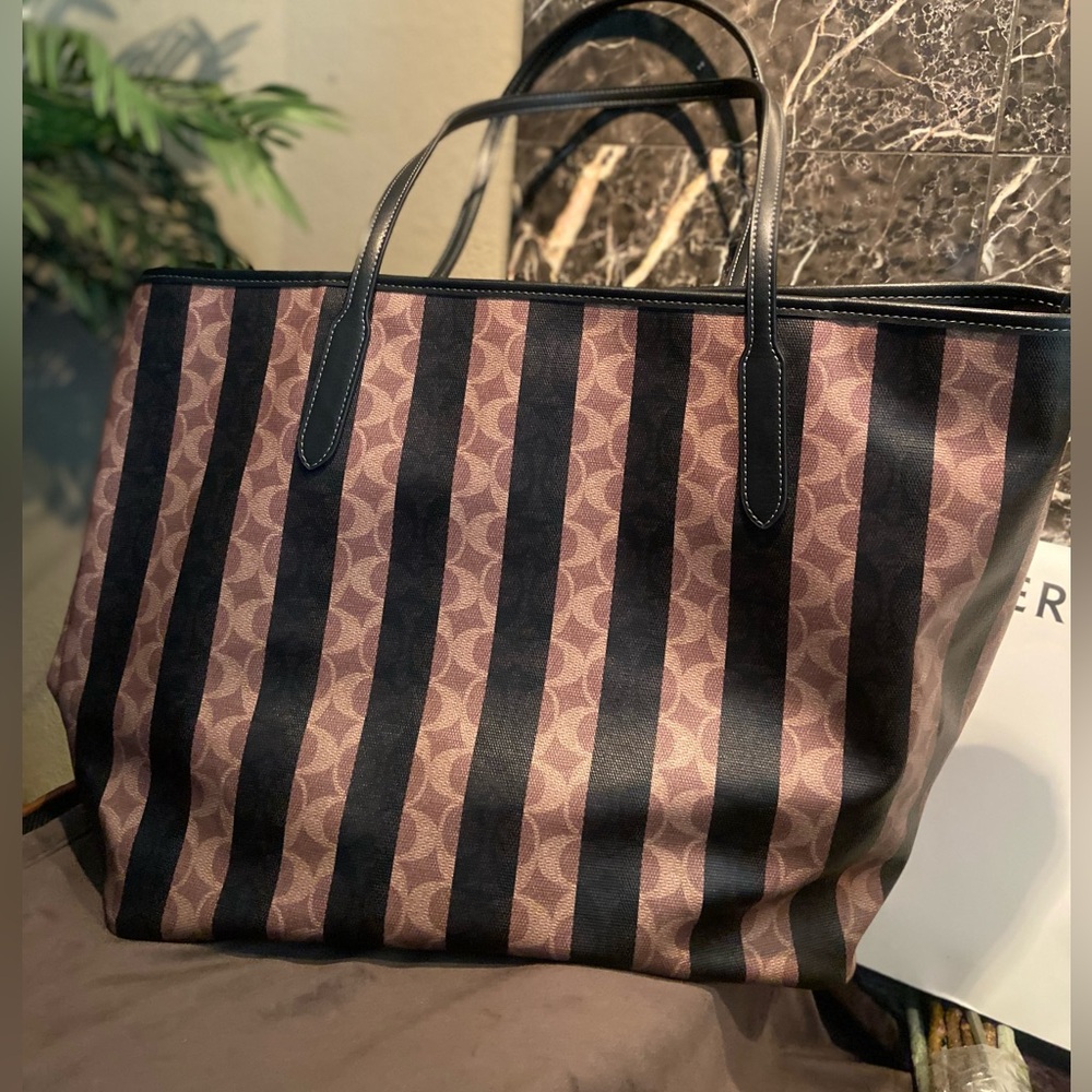 Coach Large City Tote Bag in Signature Canvas with Stripe. - Picture 3 of 11